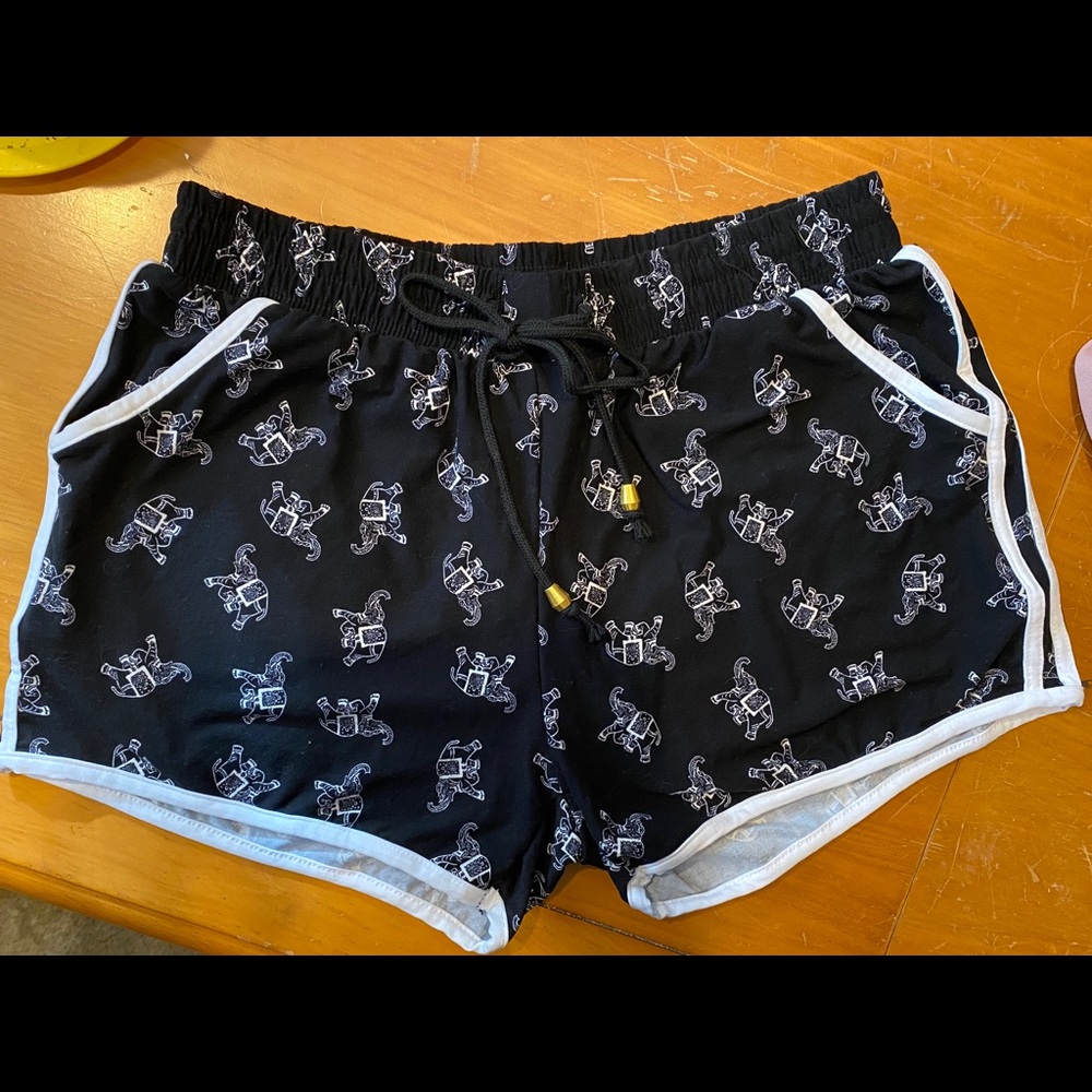 Elephant print black and white stretchy shorts